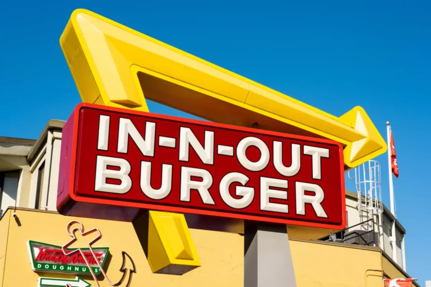 In-N-Out Burger Fan se ptá, zda by měli přijímat bitcoiny ve virovém tweetu